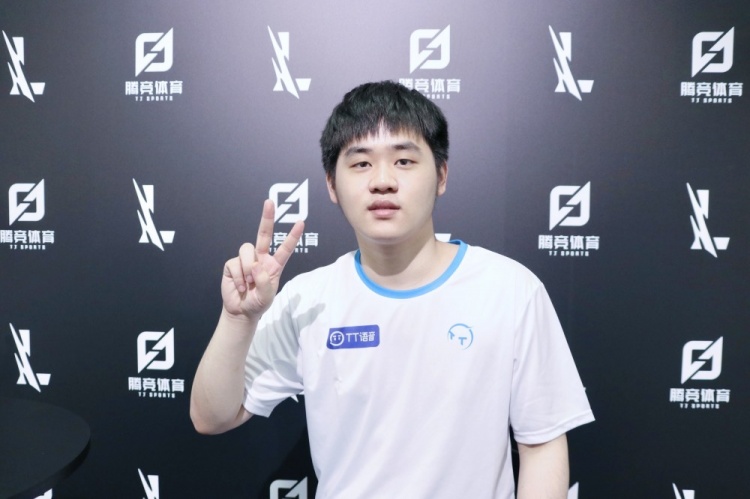 魔域首部短 魔域首部短