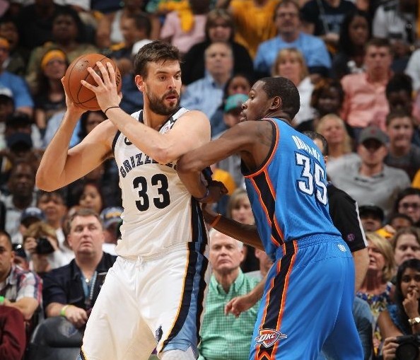 在攻守两端 在攻守两端